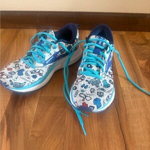 Brooks Women’s Sneakers - Blue and White Pattern